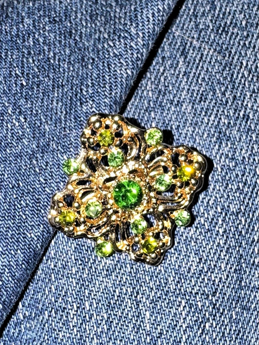 Estate Sale Vintage Green Jeweled Brooch Pin Like New Size of Quarter